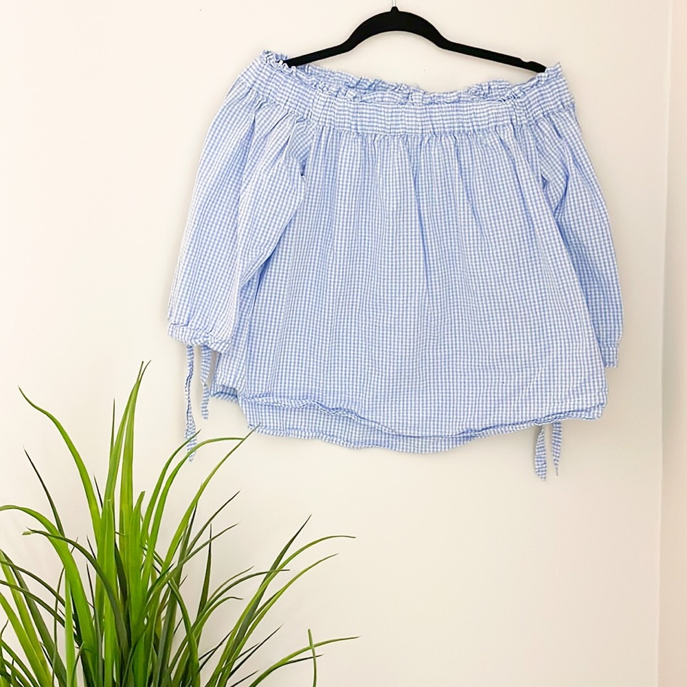 Divided H&M Brand! Off Shoulder/ On shoulder Top! Size: small